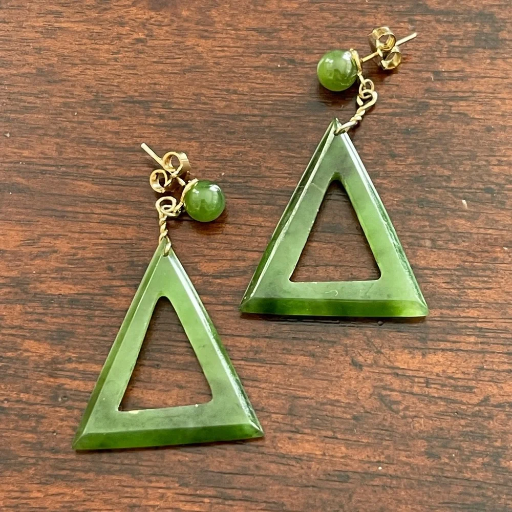 Hand-carved natural spinach green nephrite jade drop gold plated drop earrings - Picture 4 of 6